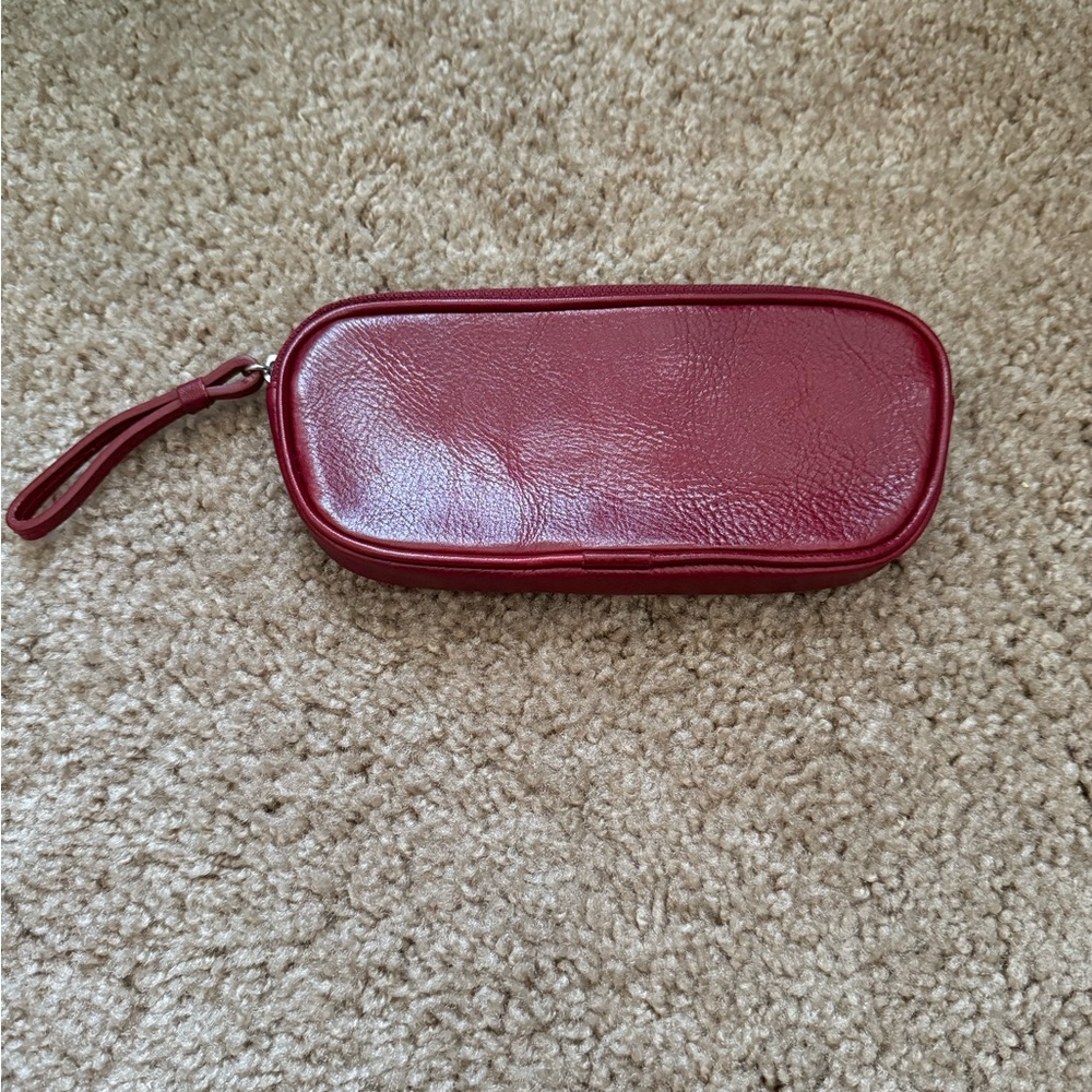 Wilson’s Leather Sunglass Pouch - Picture 3 of 3